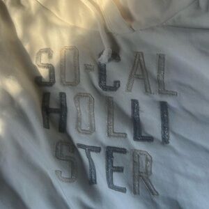 white hollister sweatshirt ready to wear good condition